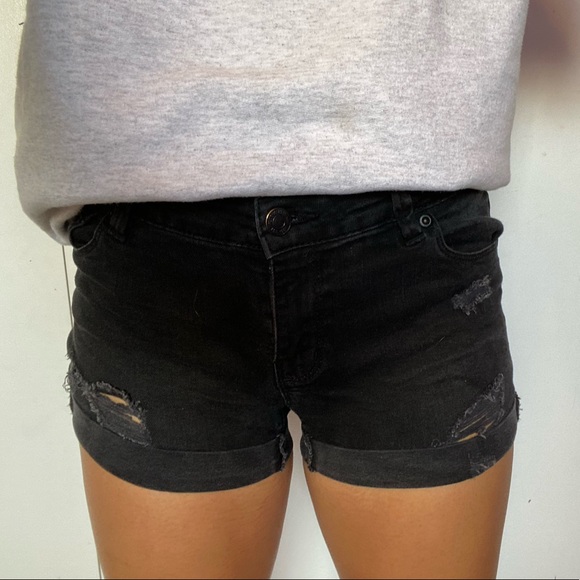 Black ripped shorts - Picture 2 of 3